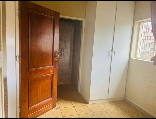 1 bed property to rent in SAVOY ESTATE